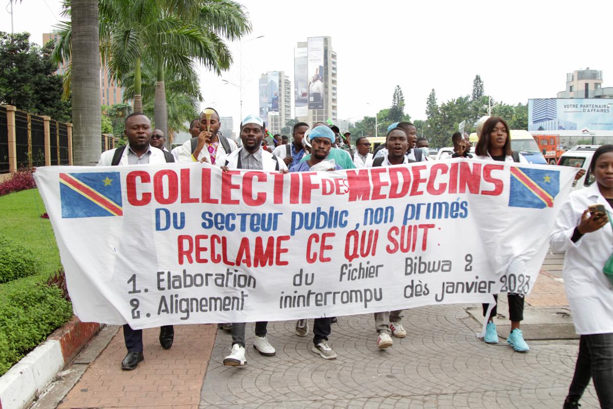 RDC : les médecins du secteur public déclenchent une grève illimitée en pleine épidémie d’Ebola