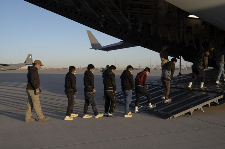 Migrants expulsés des États-Unis vers la RDC : Kinshasa dément toute contrepartie financière mais les questions persistent