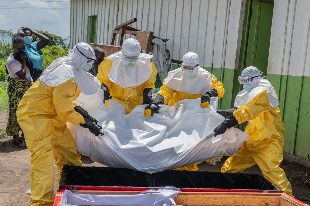 RDC : les cas confirmés d'Ebola passent à 1 502, dont 473 décès
