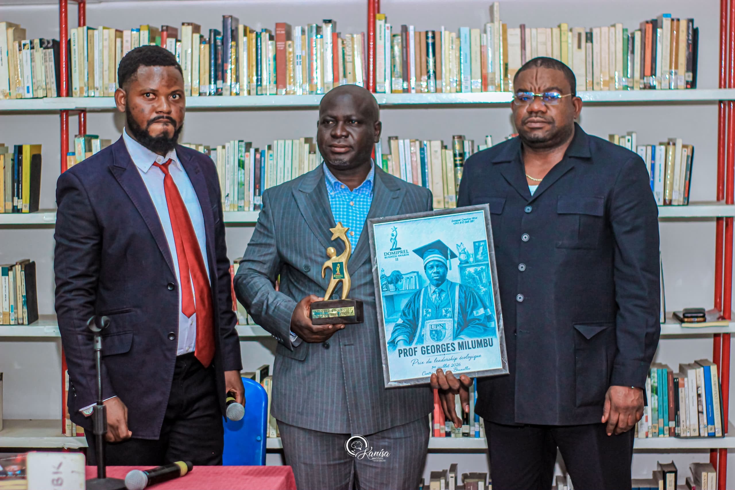 Prix de l’environnement 2026 : le professeur Georges Milumbu couronné meilleur leader congolais pour son engagement en faveur de la protection de l’environnement et de la défense des droits des peuples autochtones.