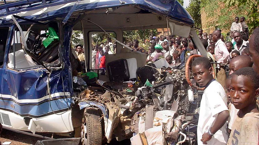 Ouganda : 20 écoliers et un adulte meurent dans le renversement d'un bus scolaire, les sorties éducatives suspendues