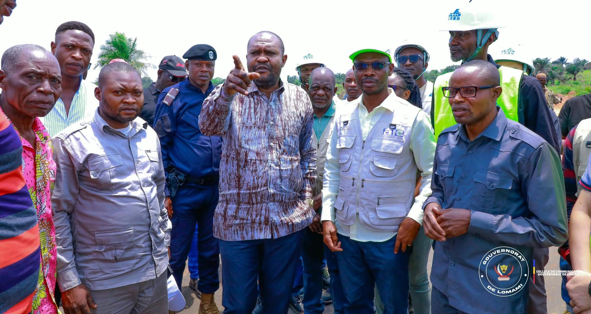 Lomami : le Gouverneur Iron-Van Kalombo inspecte l’avancement des travaux de la RN2 Kabinda-Mbanga