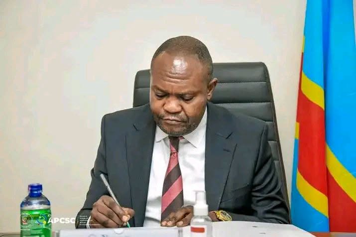 Lomami : Iron-Van Kalombo fixe les frais scolaires pour l’année 2026-2027
