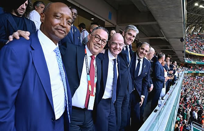 FIFA : la vente de 4,2 milliards de dollars des droits du Mondial déclenche une crise autour d’Infantino